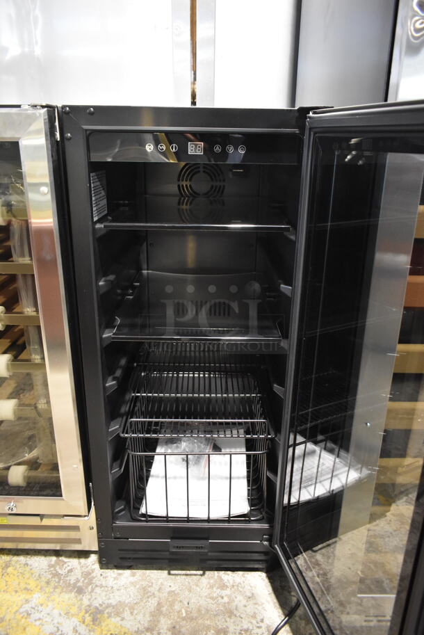 BRAND NEW SCRATCH AND DENT! Avanti BCA3115S3S 15" Beverage Center with Digital Temperature Controls, LED Interior Lighting, Door Lock, 3.1 cu. ft. Capacity. 115 Volts, 1 Phase. Tested and Working! - Image 3 of 4
