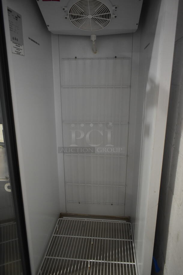 Master-Bilt IM-23-HGP Metal Commercial Single Door Reach In Bagged Ice Merchandiser. 208-230 Volts, 1 Phase. Tested and Powers On But Does Not Get Cold - Image 2 of 3