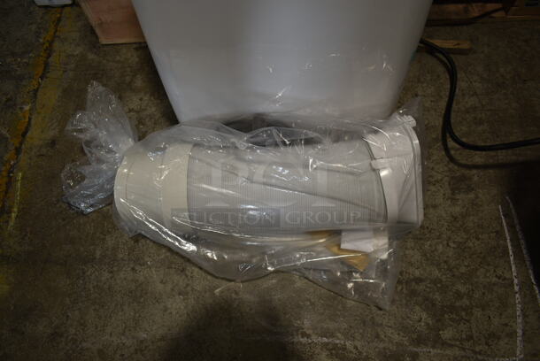 BRAND NEW SCRATCH AND DENT! Midea MAP12S1CWT 12,000 BTU Portable Air Conditioner, Dehumidifier & Fan w/ Original Accessories. 115 Volts, 1 Phase. Tested and Working! - Image 4 of 7