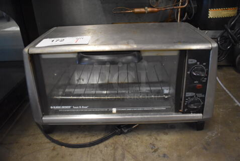 Black & Decker Metal Countertop Toaster Oven. 16x10x8
