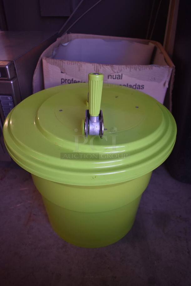 Green Poly Salad Spinner Lettuce Spinner. 17x17x22 - Image 2 of 4