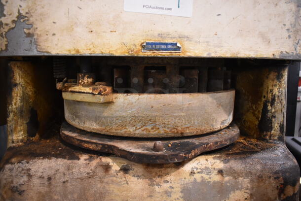 Winkler AUTOM Metal Commercial Floor Style Dough Divider. 208-240 Volts, 3 Phase.  - Image 7 of 8