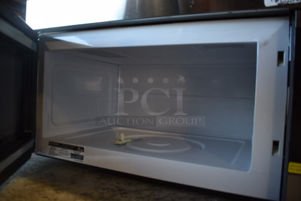 Frigidaire FFMV164LSA Metal Residential Microwave Oven. 120 Volts, 1 Phase. - Image 5 of 9
