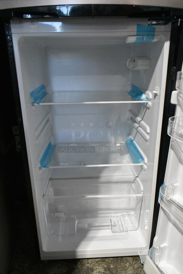 Frigidaire EFR780-6COM Cooler w/ Freezer. 115 Volts, 1 Phase. Cannot Test Due To Cut Power Cord - Image 4 of 7