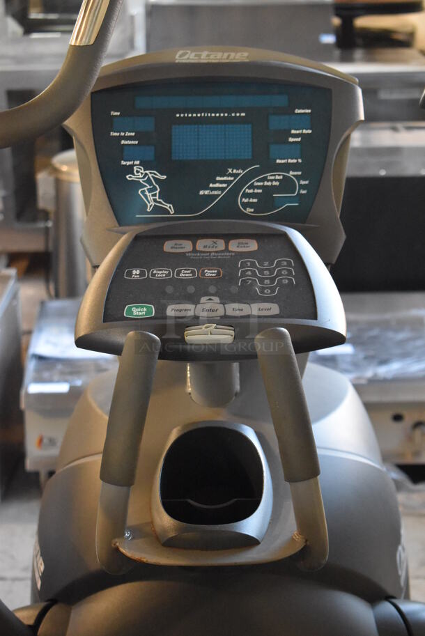 Octane Fitness Pro 3700 Metal Commercial Elliptical Machine. 30x77x64. Tested and Working! - Image 6 of 7