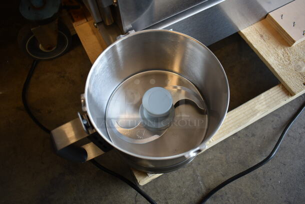BRAND NEW SCRATCH AND DENT! Robot Coupe R2UB Metal Commercial Countertop Food Processor w/ Bowl, Lid and S Blade. 120 Volts, 1 Phase. Tested and Working! - Image 6 of 6