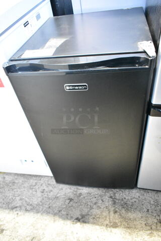 Emerson CR310B Metal Mini Cooler. 115 Volts, 1 Phase. Tested and Working!