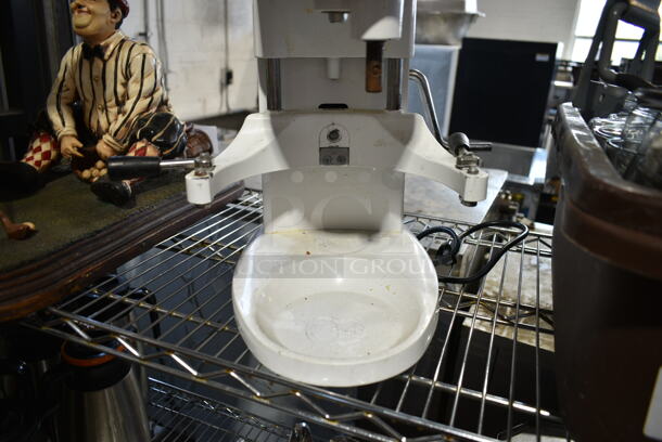 Globe SP5 Metal Commercial Countertop 5 Quart Planetary Dough Mixer w/ Stainless Steel Mixing Bowl and Whisk Attachment. 110 Volts, 1 Phase. Tested and Working! - Image 4 of 6