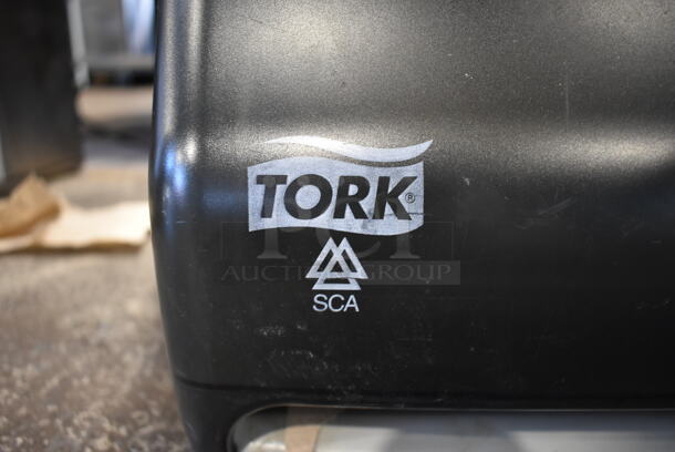 Tork Poly Wall Mount Paper Towel Dispenser. - Image 5 of 5