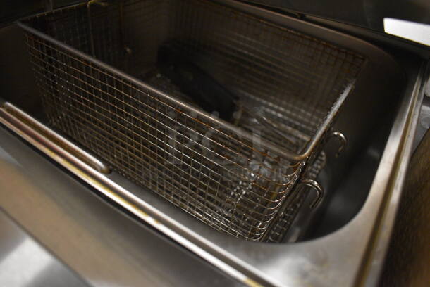 IN ORIGINAL BOX! Avantco 177F102 Stainless Steel Commercial Countertop Electric Powered 2 Bay Fryer w/ 2 Metal Baskets and 2 Lids. 23x16x12 - Image 4 of 6