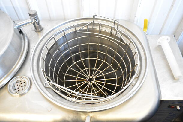 Curtis RU-1000 Stainless Steel Commercial Countertop Double Coffee Machine. 220 Volts, 1 Phase.  - Image 4 of 8