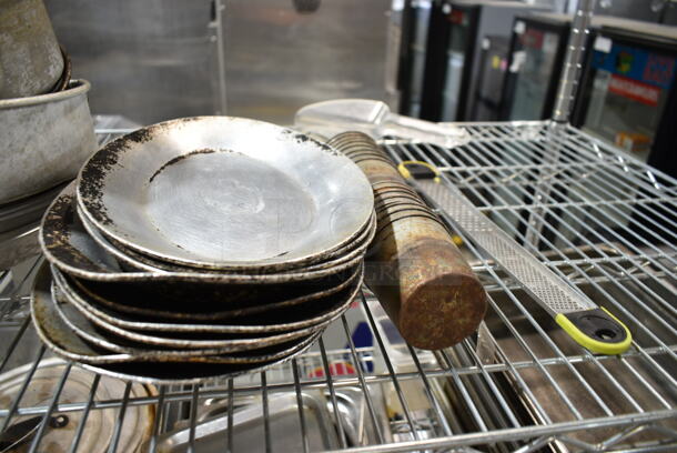ALL ONE MONEY! Tier Lot of Various Items Including Metal Baking Pans and Skillets.  - Image 5 of 5