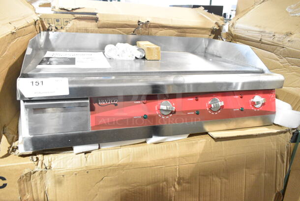 BRAND NEW SCRATCH AND DENT! Avantco 177EG30N Stainless Steel Commercial Countertop Electric Powered Flat Top Griddle. 208/240 Volts, 1 Phase.  - Image 2 of 8