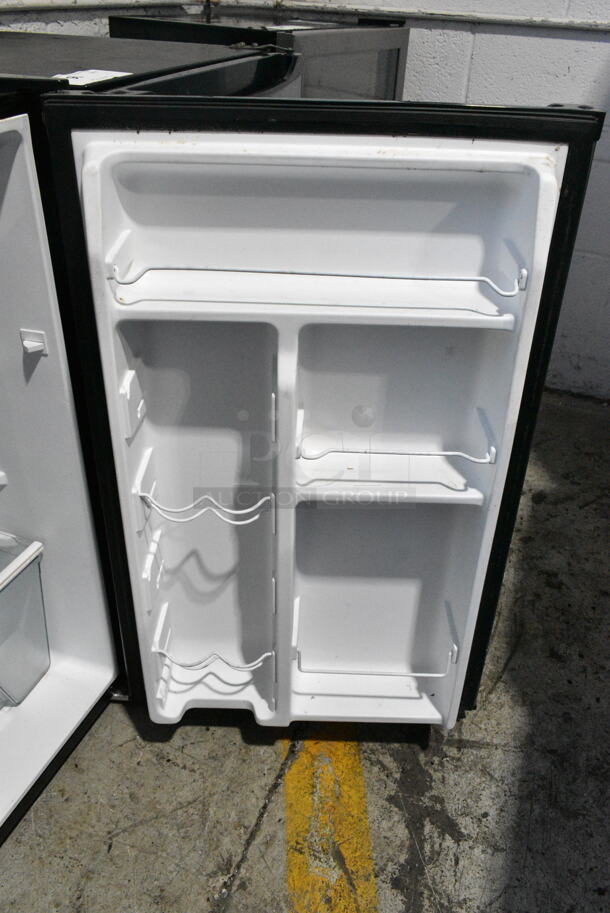 Galanz GL43S5 Metal Mini Cooler. 115 Volts, 1 Phase. Tested and Working! - Image 4 of 5