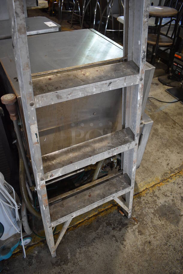 Metal 6' A Frame Ladder.  - Image 4 of 4
