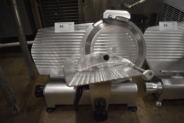 Avantco Stainless Steel Commercial Countertop Meat Slicer w/ Blade Sharpener. 110 Volts, 1 Phase. 23x19x17. Tested and Working!