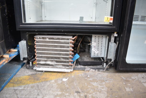 True GDM-12 Metal Commercial Single Door Reach In Cooler Merchandiser. 115 Volts, 1 Phase. Tested and Powers On But Does Not Get Cold - Image 3 of 5