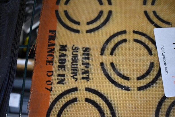 10 Orange Silform Baking Pan Liners. 11.5x16.5. 10 Times Your Bid! - Image 3 of 3
