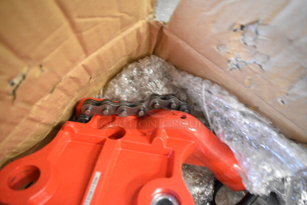 BRAND NEW SCRATCH AND DENT! Vevor Screw Bench Chain Vise - Image 4 of 7