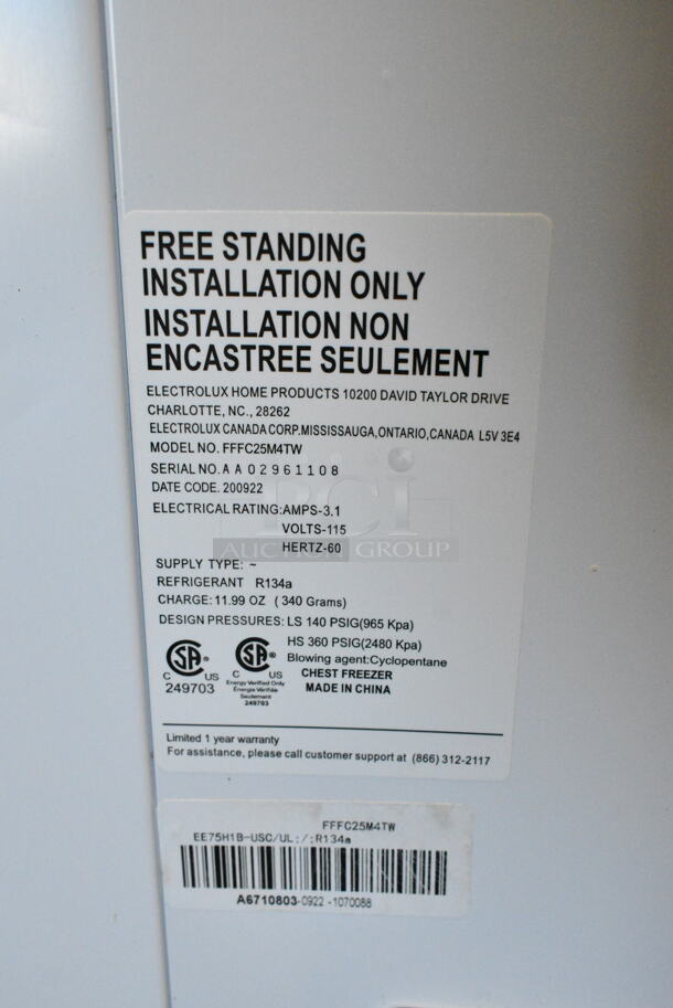 Frigidaire FFFC25M4TW Metal Chest Freezer w/ Hinge Lid on Commercial Casters. 115 Volts, 1 Phase. Tested and Working! - Image 5 of 5