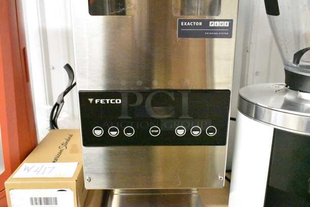 BRAND NEW SCRATCH AND DENT! Fetco GRS-1202 Stainless Steel 10 lb. Double Hopper Coffee Grinder. 120 Volts, 1 Phase. Tested and Working! - Image 5 of 9