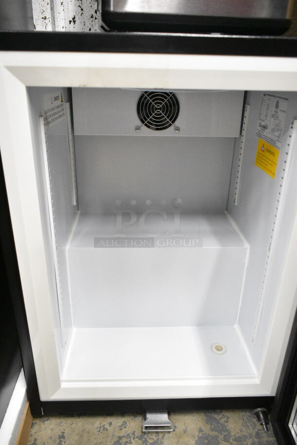 BRAND NEW SCRATCH AND DENT! Whynter CDF-177SB Countertop Reach In 1.8 cu ft Display Glass Door Freezer Merchandiser. 115 Volt, 1 Phase. Tested and Working! - Image 3 of 6