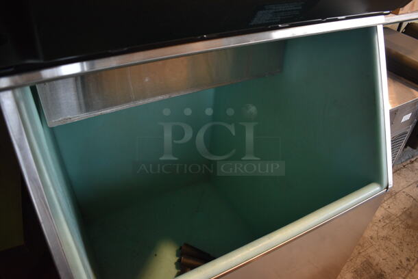 Manitowoc SY0604A Stainless Steel Commercial Ice Machine Head on Ice Bin. 208-230 Volts, 1 Phase. 30x35x66 - Image 4 of 6