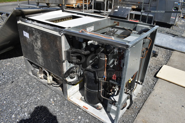 Hoshizaki KM-1600SRH3 Stainless Steel Commercial Ice Head. 208-230 Volts, 1 Phase. 48x27x28 - Image 2 of 6