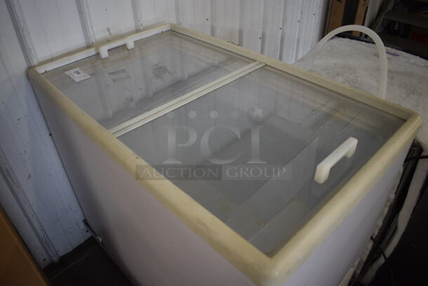 Model ISL 11 Metal Commercial Chest Freezer Merchandiser on Commercial Casters. 120 Volts, 1 Phase. 41x25x38. Tested and Working! - Image 2 of 8