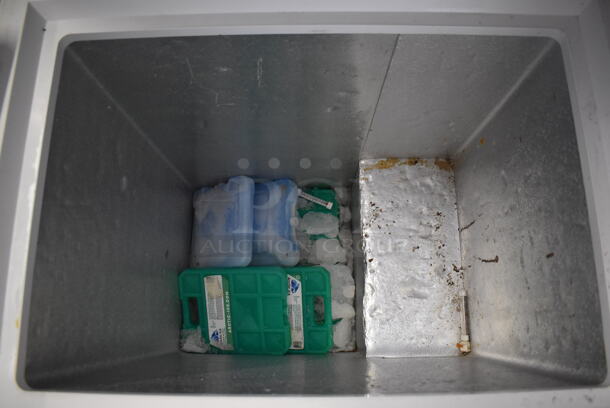 Holiday LCM050LC Metal Chest Freezer. 115 Volts, 1 Phase. 30x22x34. Tested and Working! - Image 4 of 5