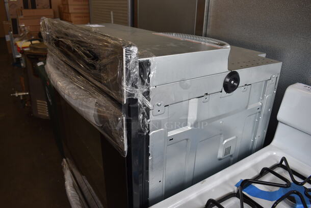BRAND NEW! KoolMore Model KM-WO30D-SS Stainless Steel Electric Powered Double Deck Wall Convection Oven. 120/240 Volts, 1 Phase. 30x25x51.5 - Image 6 of 8