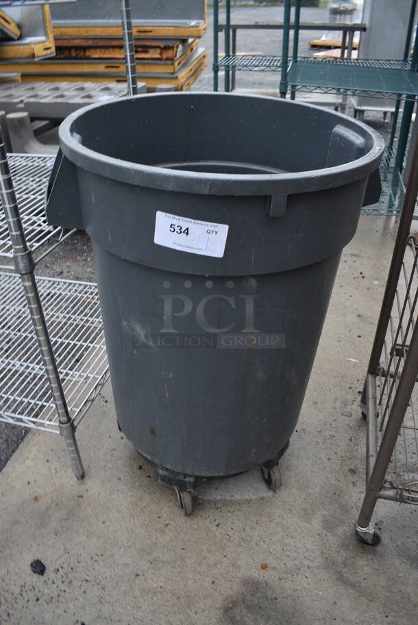 Rubbermaid Gray Poly Trash Can on Dolly. 22x24x34