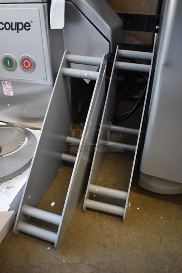 BRAND NEW IN BOX! Robot Coupe Model CL50 U Series E Metal Commercial Countertop Continuous Feed Food Processor w/ 2 Gray Poly Blade Holders, 28058 Grater Blade and 28064W Slicing Blade. 120 Volts, 1 Phase. 14x12x24. Tested and Working! - Image 4 of 11