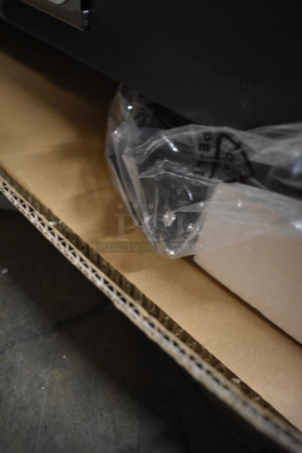 BRAND NEW SCRATCH AND DENT! KoolMore HDC-6C Metal Commercial Countertop Heated Display Case Merchandiser. 110-120 Volts, 1 Phase. Tested and Working! - Image 7 of 8