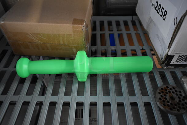 BRAND NEW SCRATCH AND DENT! Avantco 177MX20GRNDR Metal Commercial Meat Grinder w/ Tray and Pusher. 
 - Image 9 of 11