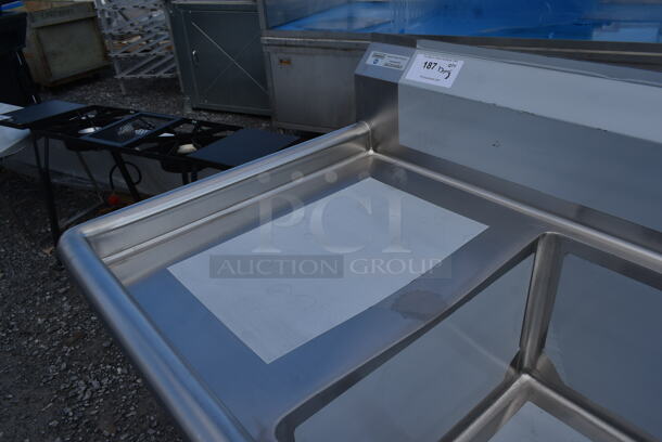 BRAND NEW SCRATCH AND DENT! Steelton 522CS31620LR Stainless Steel Commercial 3 Bay Sink w/ Dual Drain Boards. Bays 16x20. Drain Boards 16x22.  - Image 3 of 5