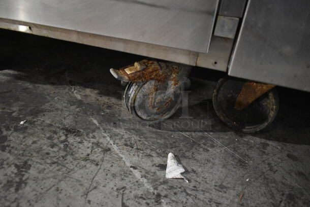 Alto Shaam Stainless Steel Commercial Heated Warming Holding Cabinet on Commercial Casters. 208-240 Volts. - Image 4 of 6