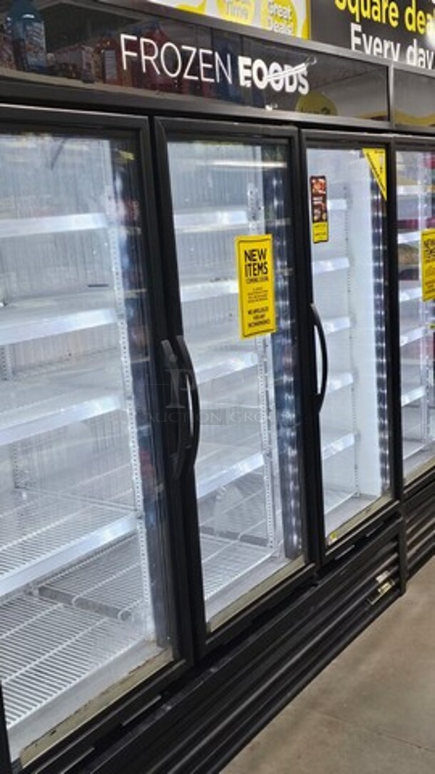 TRUE GDM-72F 3-Door Freezer Merchandiser 

3 Glass Door 
Freezer Merchandiser
115/208-230V
78"W X 30"D X 77"H - Image 2 of 2