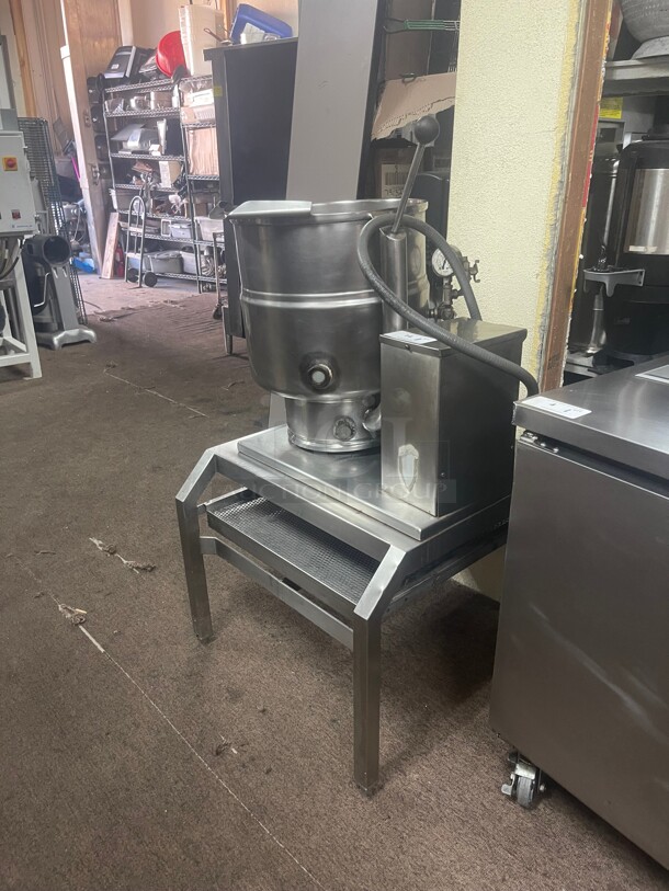 Working! Groen 10 Gal. Commercial Steam Kettle Electric 220 Volt 3 Phase NSF Tested and Working!  - Image 6 of 9