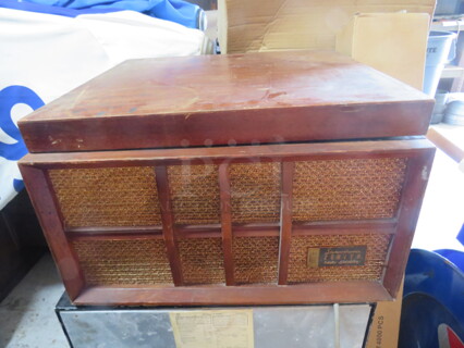 One VINTAGE Zenith Stereophonic High Fidelity Cobra Matic Record Player.