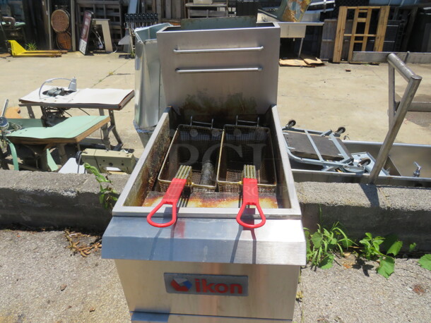 One Ikon Natural Gas Deep Fryer With 2 Baskets On Casters. WORKING WHEN REMOVED. Model# IGF-35140-NG. 15.5X30X40 - Image 3 of 4