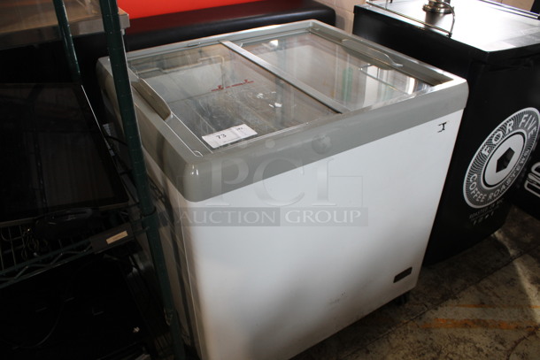 Maxx Cold Model MXF31F Metal Commercial Chest Freezer w/ 2 Sliding Lids on Commercial Casters. 115 Volts, 1 Phase. 31x27x33. Tested and Working! - Image 4 of 6