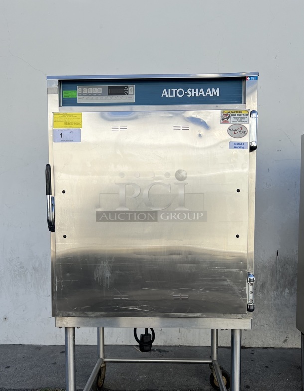 Alto Shaam Retherm & Food Holding Oven 208Volt/3PH Single compartment oven with a retherm thermostat range of 100° to 400°F and a holding temperature range of 60° to 240°F. Tested and Working!