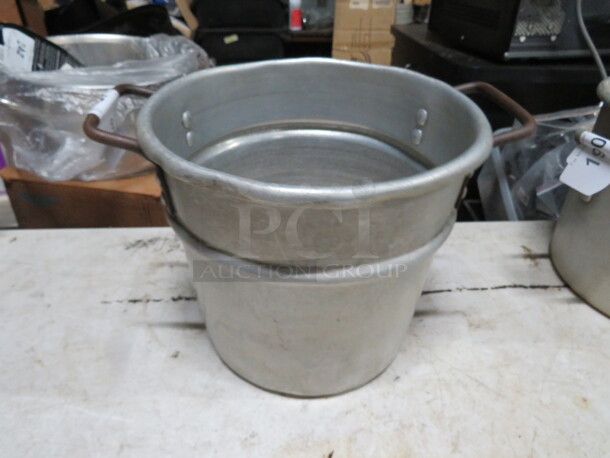 One Aluminum Stock Pot. 10.5X10 - Image 1 of 1
