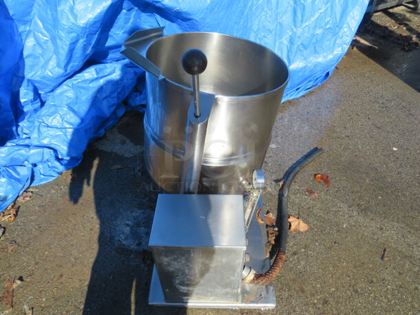 One Groen Stainless Steel Steam Jacketed Tilt Kettle. - Image 2 of 3