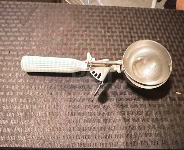 One NEW Vollrath White Handle Disher. #14611  - Image 1 of 1