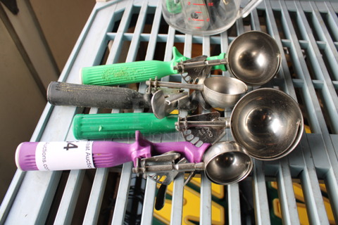 4 Various Metal Scoopers. Includes 8.5". 4 Times Your Bid!