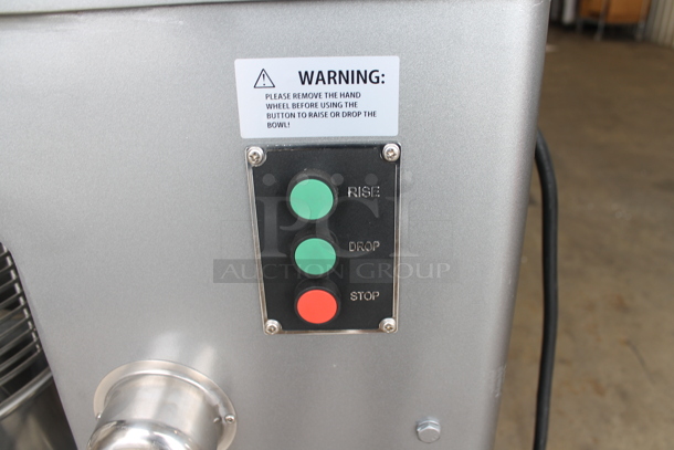 BRAND NEW SCRATCH AND DENT! Avantco 177MX60 Metal Commercial Floor Style 60 Quart Planetary Dough Mixer w/ Stainless Steel Mixing Bowl, Bowl Guard, Extra Bowl Support Piece, Dolly, Dough Hook, Paddle and Whisk Attachments. 240 Volts, 3 Phase. Tested and Working! - Image 5 of 12