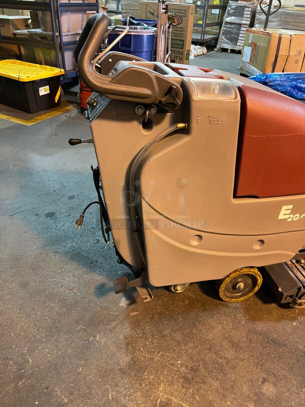 Working! Minuteman, E20 Walk Behind Automatic Commercial Scrubber , 20 inch Disc NSF Tested and Working! - Image 4 of 9