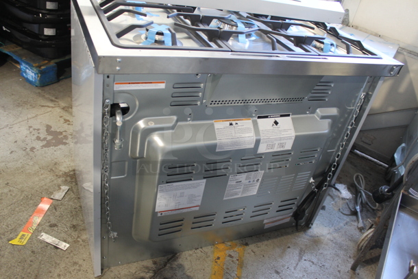 BRAND NEW SCRATCH AND DENT! KoolMore KM-FR36GL-SS Stainless Steel Commercial Natural or Propane Gas Powered 4 Burner Range w/ Oven.  - Image 8 of 11